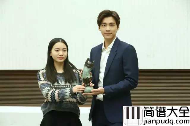 爱在春蕾钢琴谱_李易峰_郝为_爱是对苦难命运坚强的回答