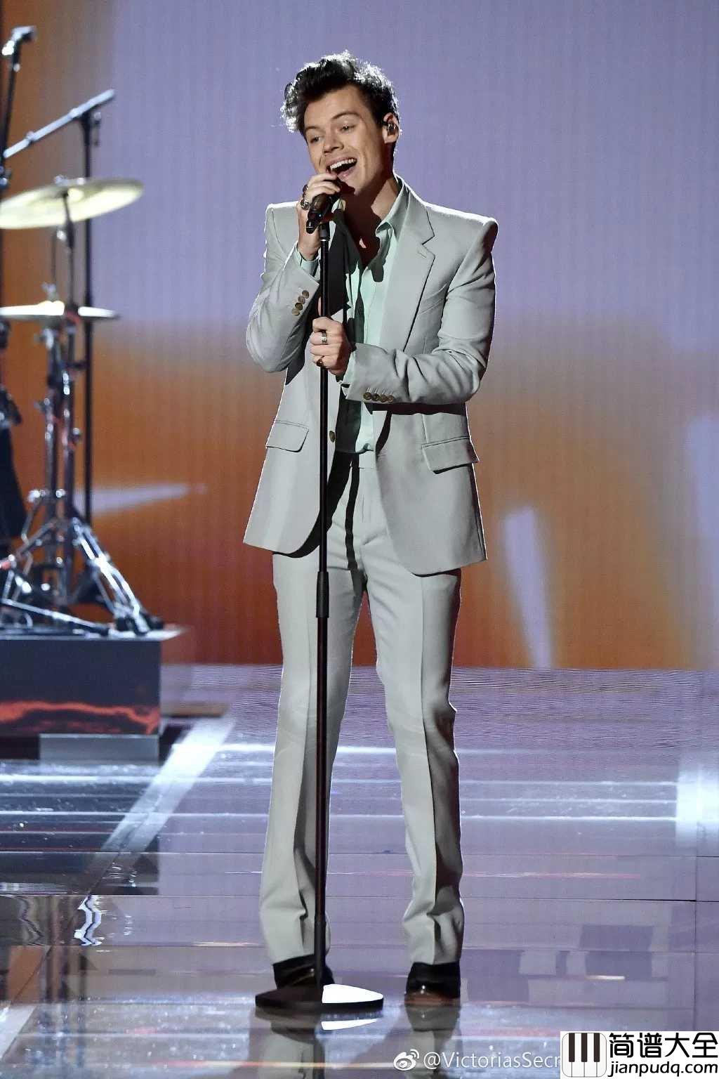 Kiwi简谱__Harry_Styles__2017年维多利亚的秘密秀秀场音乐，一场视听盛宴